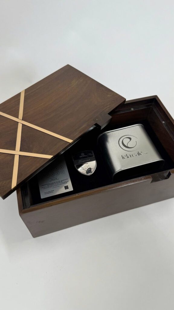 Bộ quà tặng cà phê cao cấp - gỗ óc chó viền mạ vàng 24k